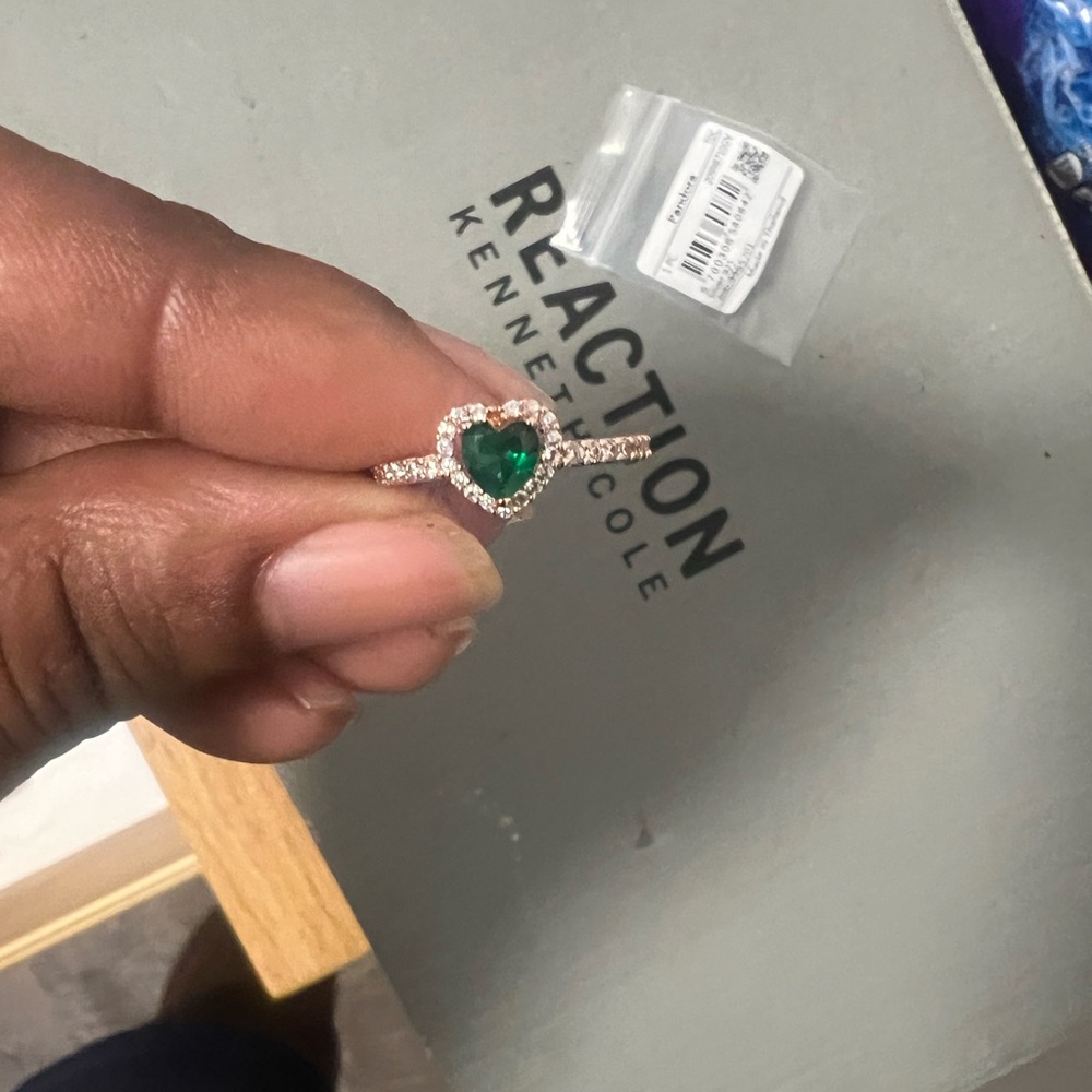 Pandora ring size 7 green heart